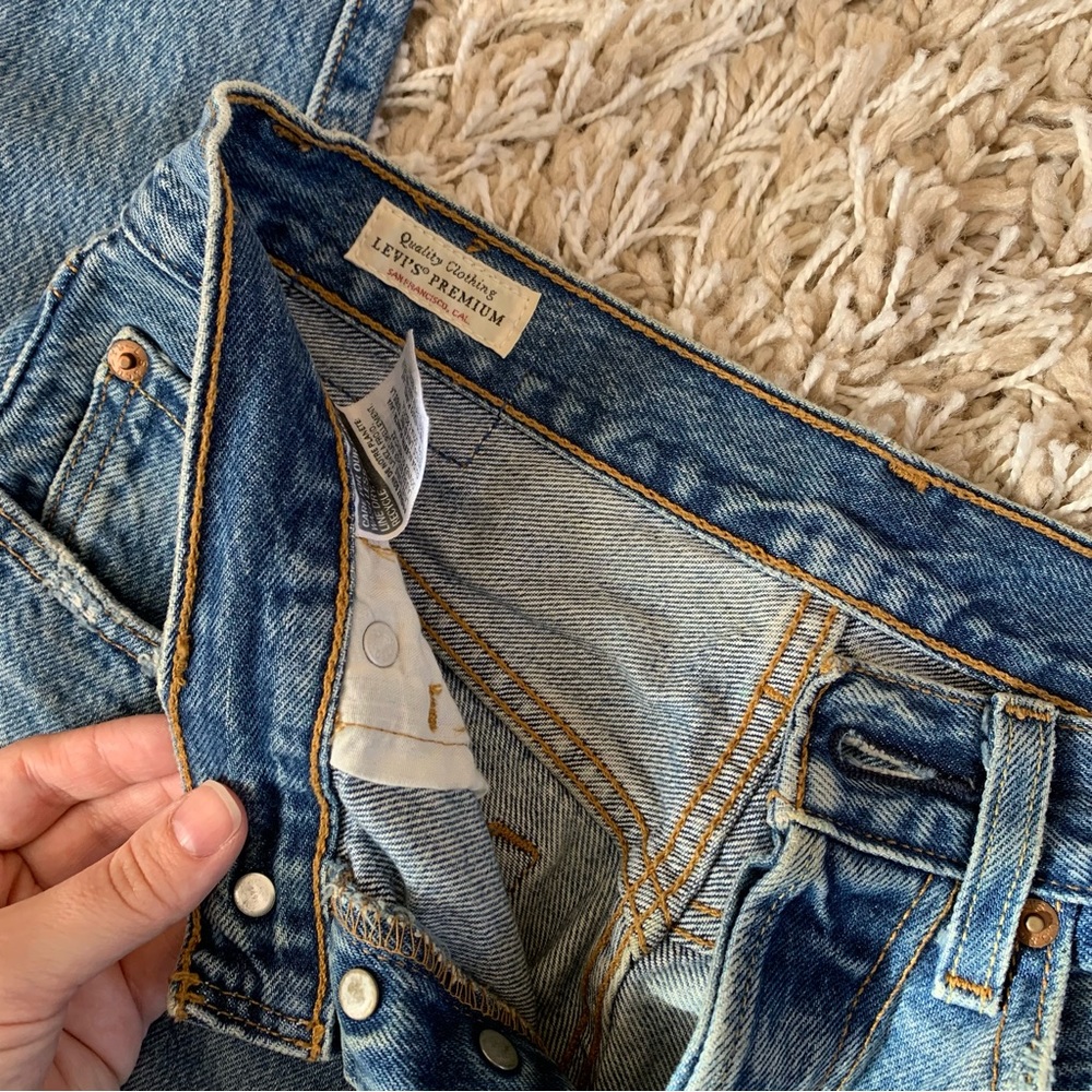 Levi’s 501 Short Medium Wash Distressed Jeans - Picture 2 of 8